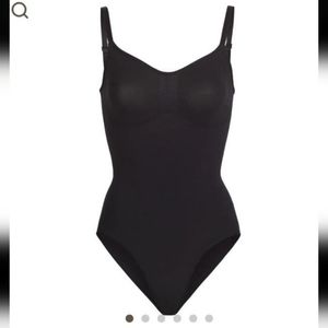 SKIMS Sculpting Bodysuit w Snaps sz L/XL in ONYX *NEW